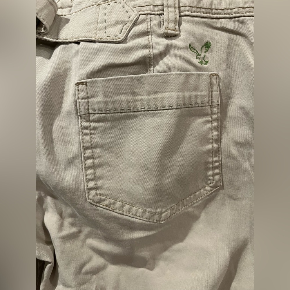 American Eagle Tan Bermuda Shorts Size 4 - can button up shorter
